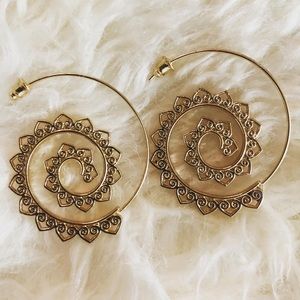 Gold twirl earrings